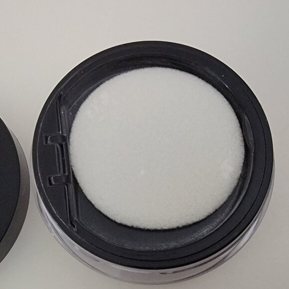 Kristofer Buckle Setting Powder  Translucent Loose NEW 0.37oz - Picture 5 of 8